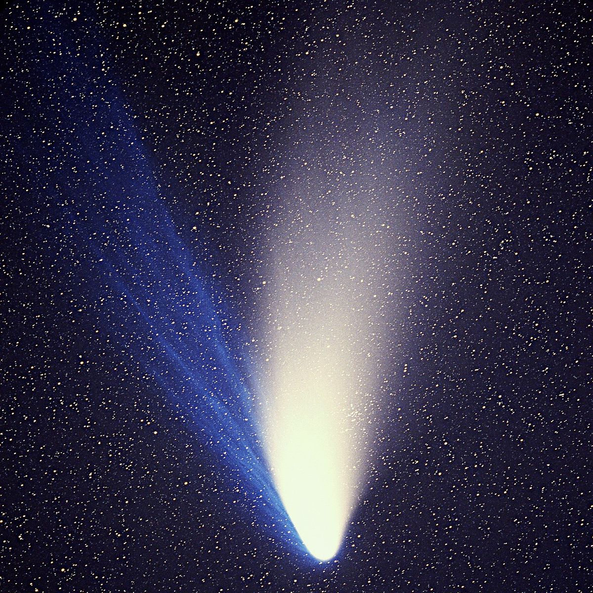 1200px-Comet_Hale-Bopp_1995O1.jpg